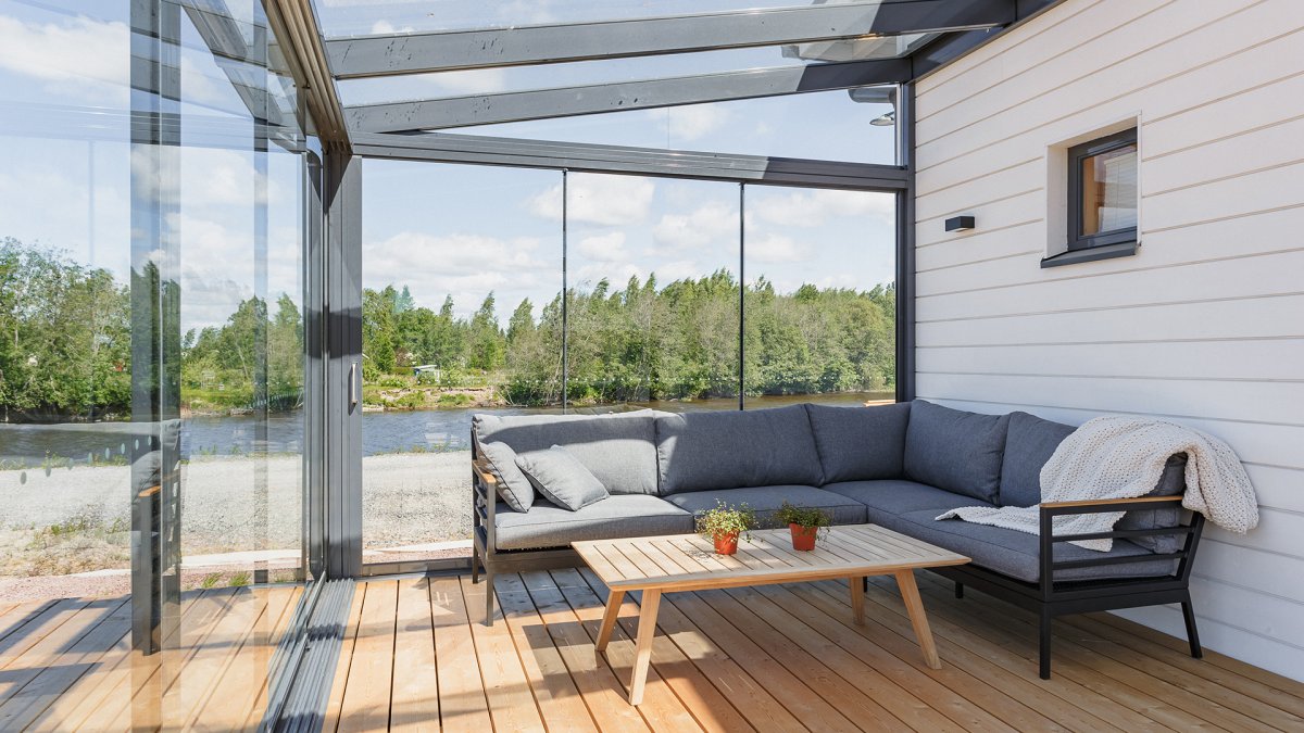 Безрамное раздвижное остекление террас