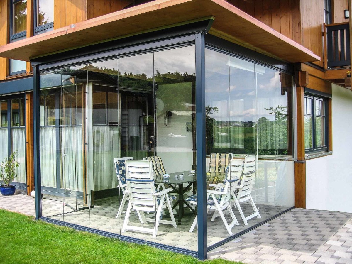 Безрамное остекление веранды