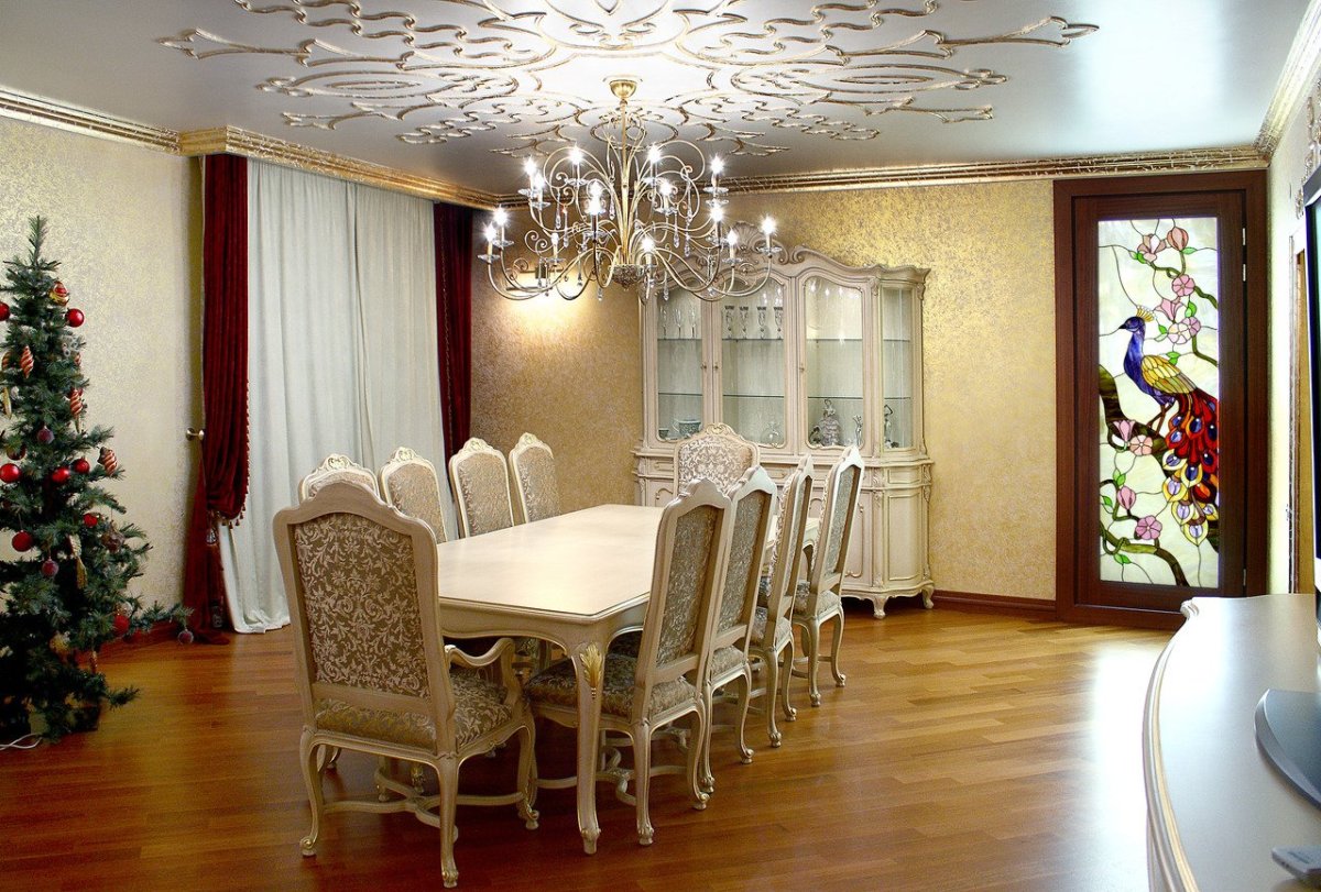 Интерьер квартиры в бело-золотых тонах