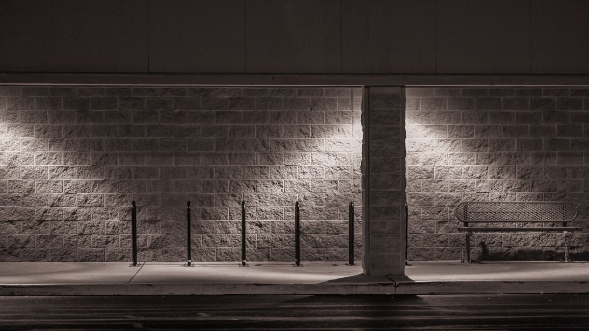 Темная стена