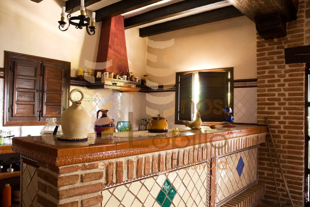 Кухня из кирпича в доме - 69 фото