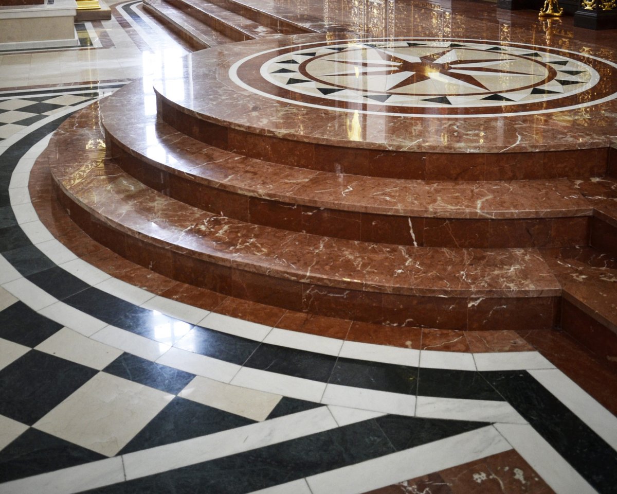 Полы из натурального гранита