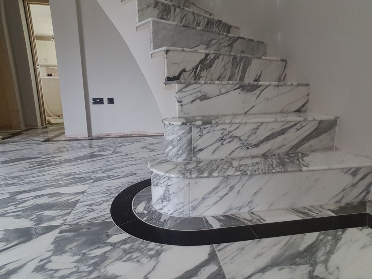 Мрамор Статуарио ступени