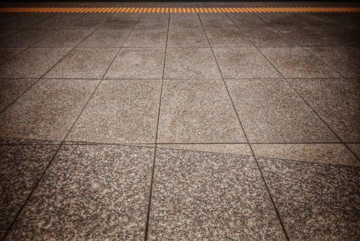 Гранитные полы с различным оттенком