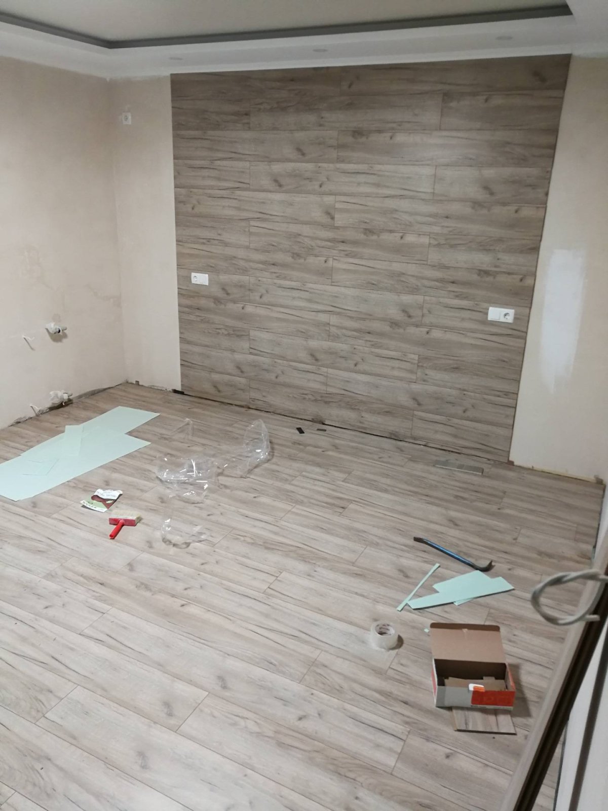 Ламинат на стене монтаж