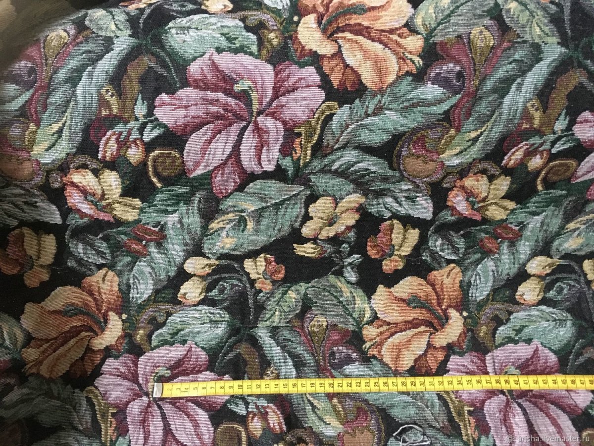 Шторы с ламбрекеном из портьерной ткани