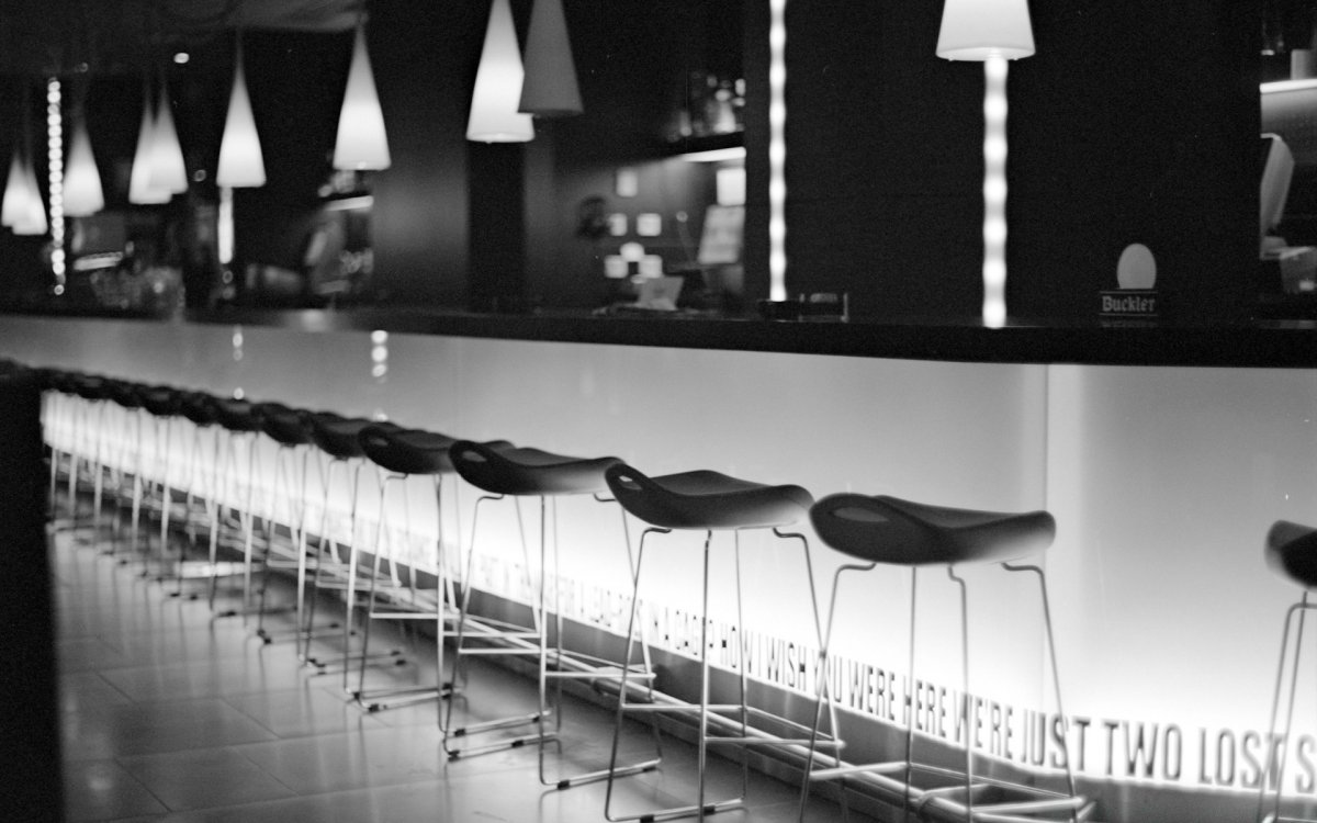 Барная стойка в ресторане