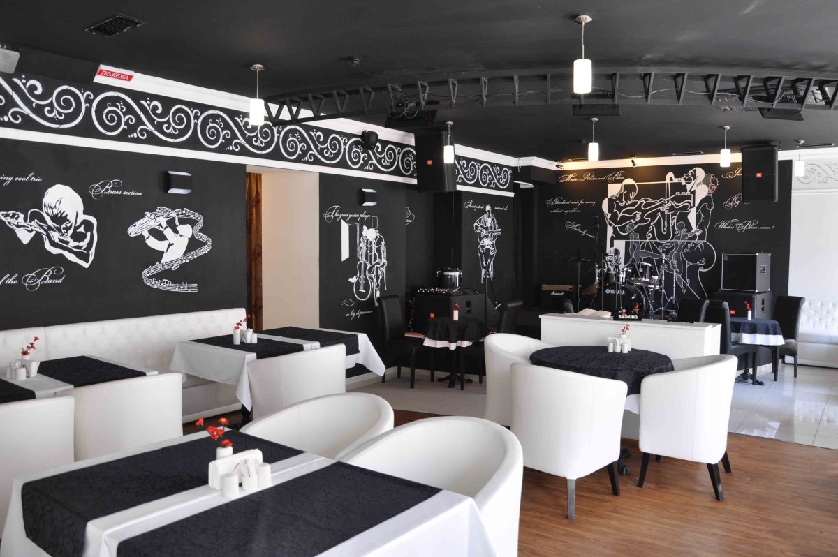 Кофейня в черно белом стиле