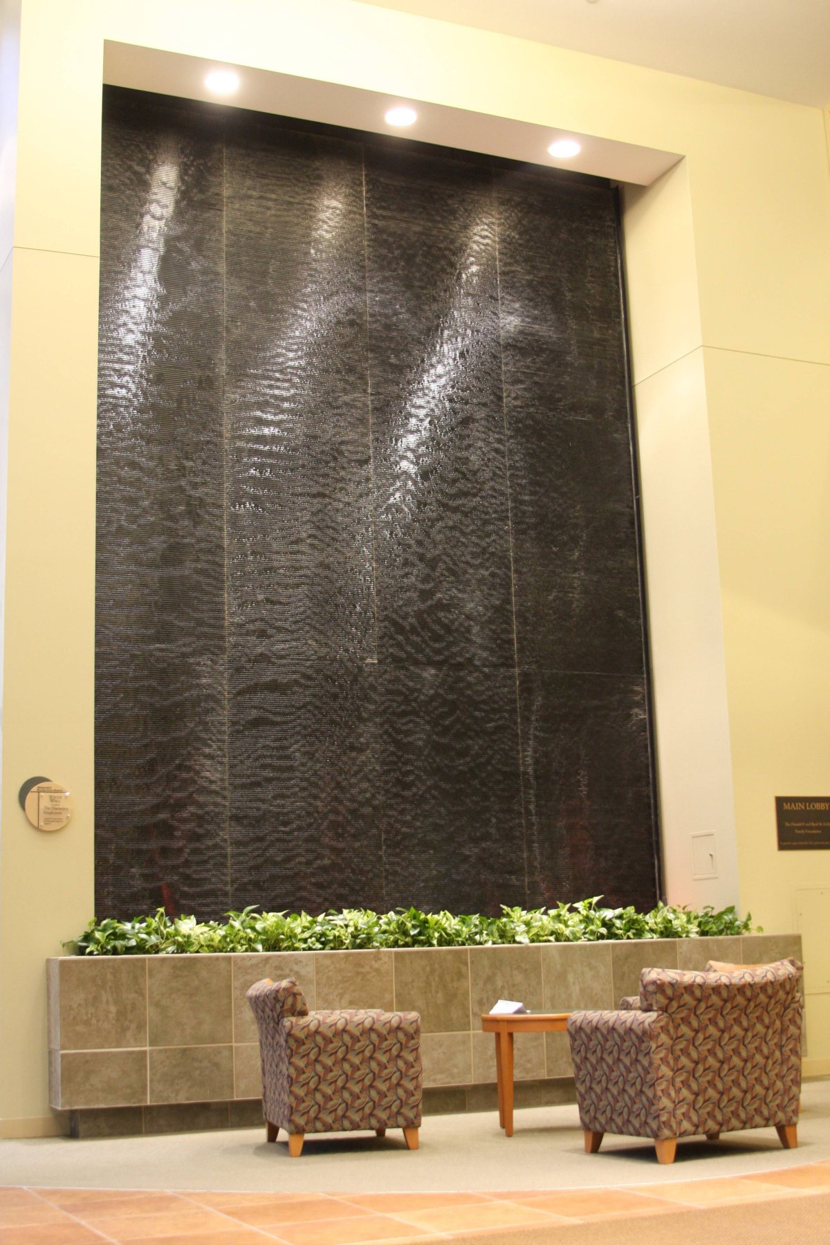 Стена водопад в квартире