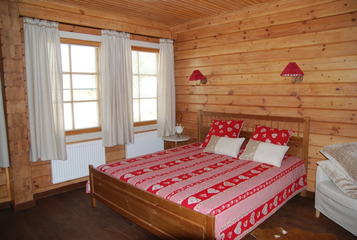 Спальня на мансарде в морском стиле