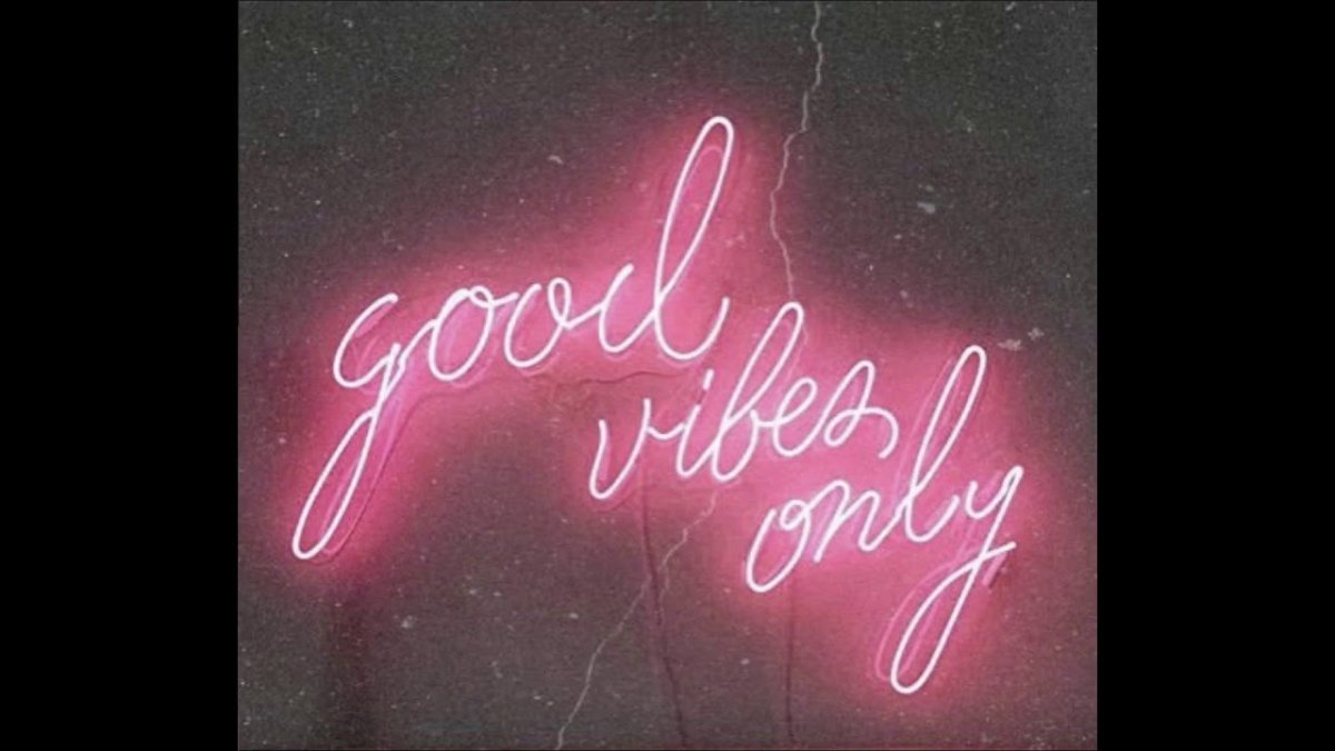 Неоновая надпись в комнате