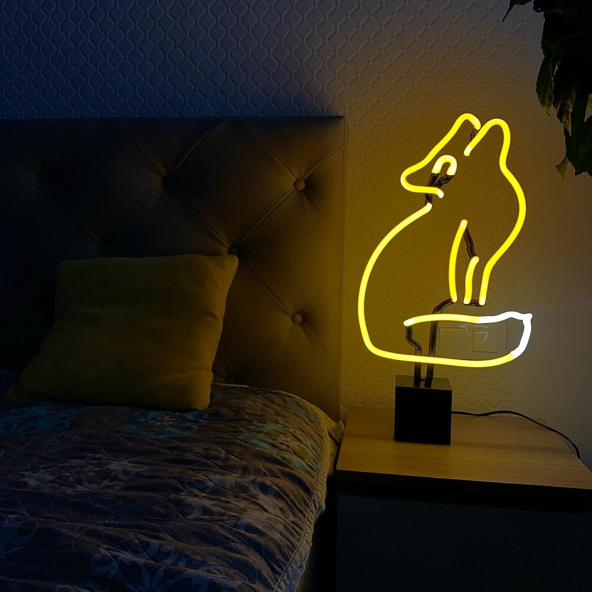 Неоновые вывески в интерьере