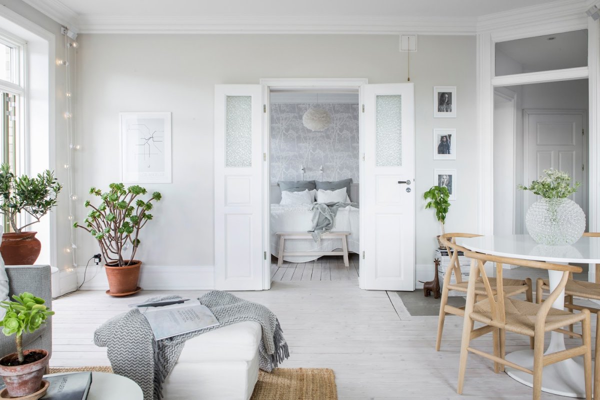 Уютная гостиная в светлых тонах