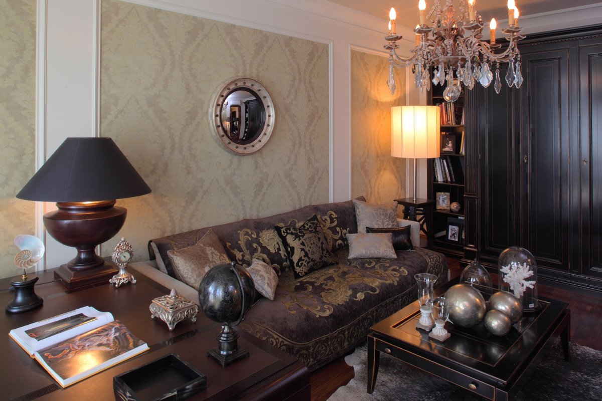 Интерьер зала в сталинке