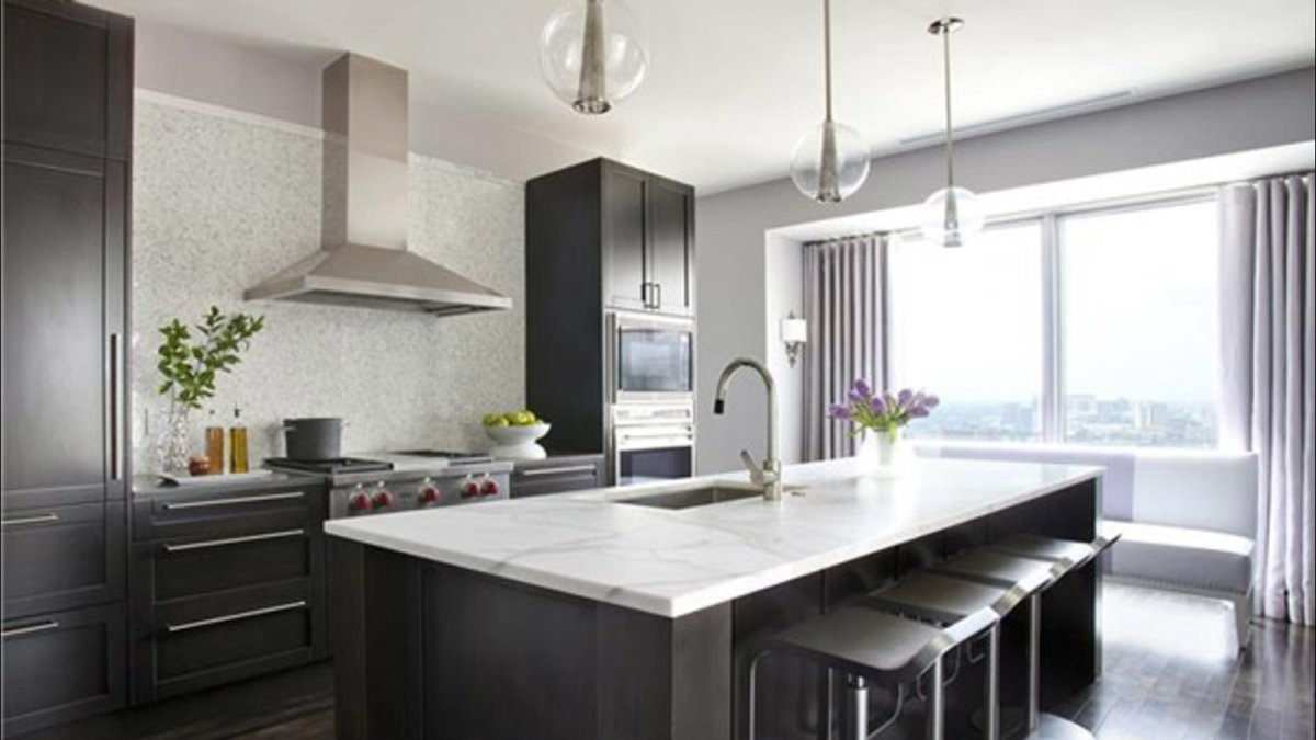 Серо бежевая кухня