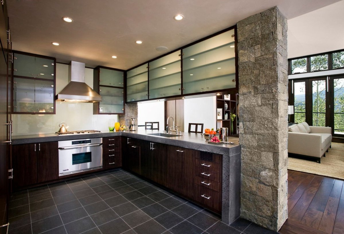 Темные стены на кухне