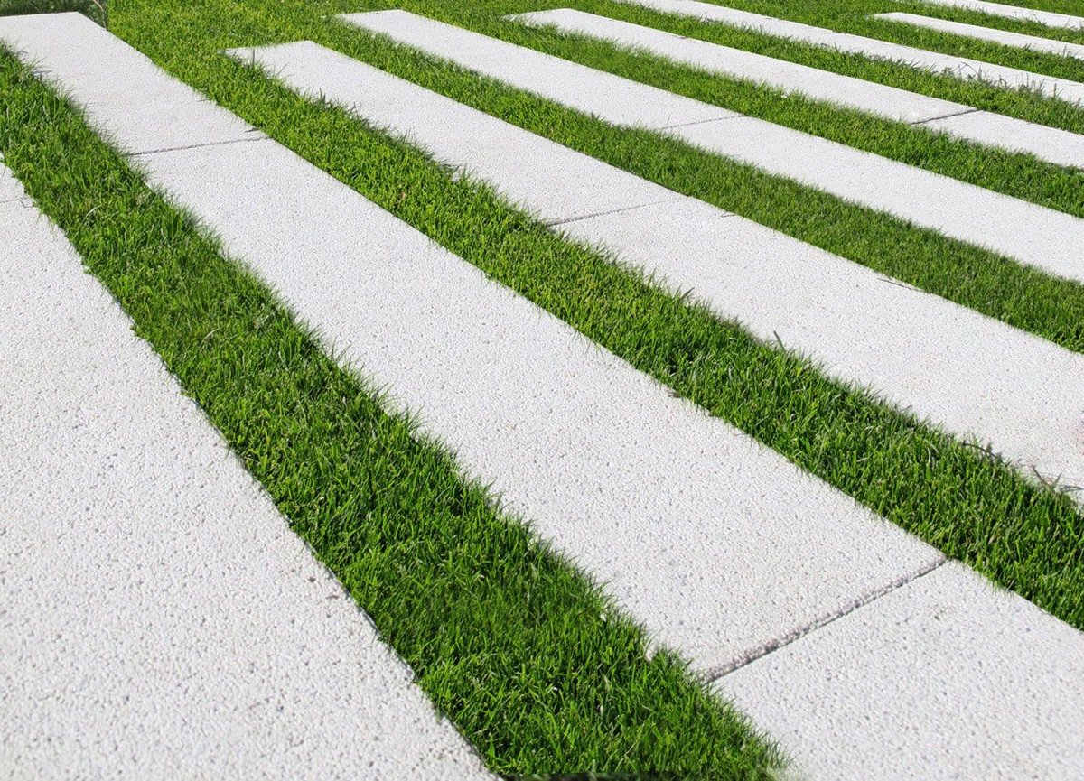 Бетонные плиты для дорожек