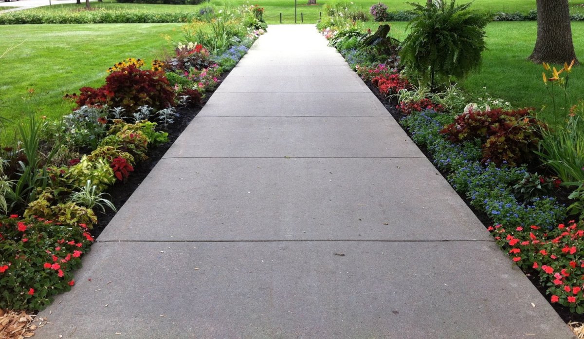 Бетонные садовые дорожки
