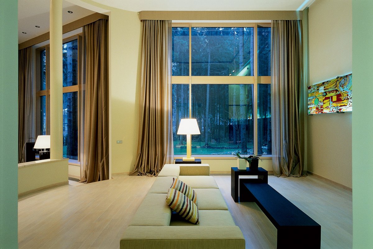 Витражные окна в гостиной