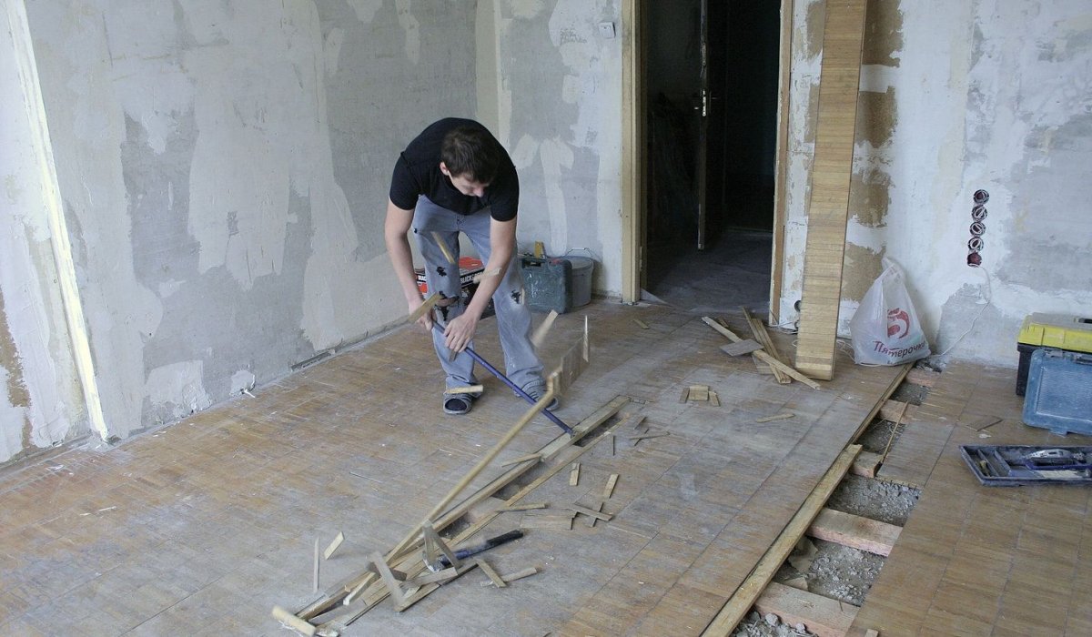 Демонтаж старого паркета