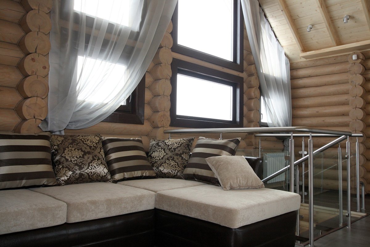 Деревянный дом внутри