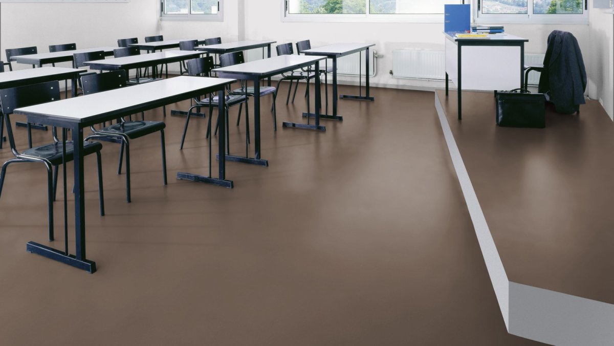 Линолеум в классе школы