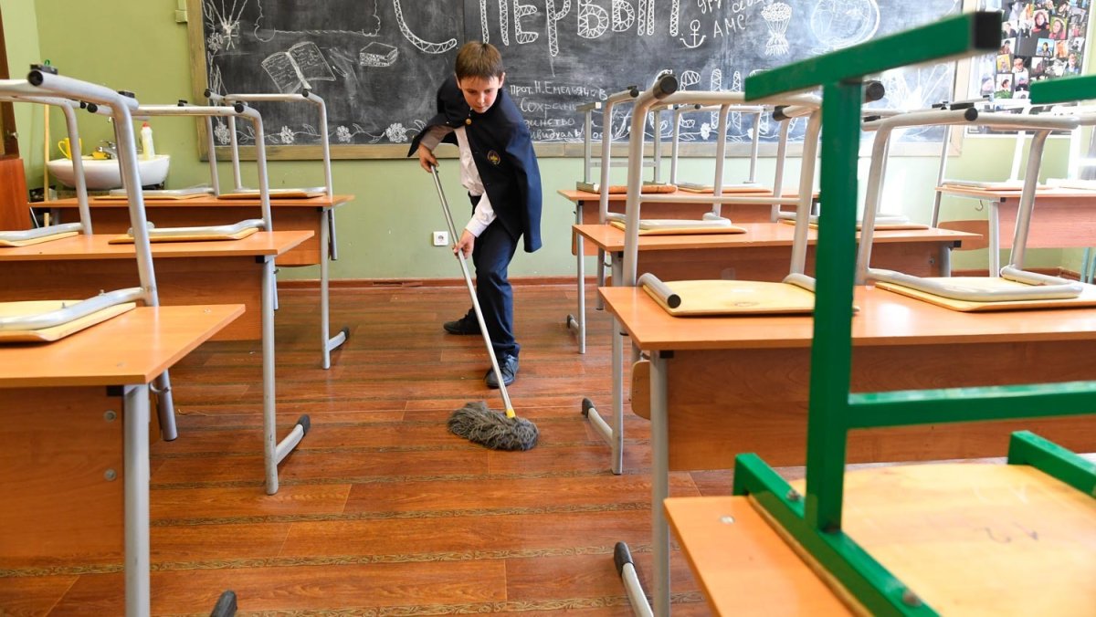 Уборка класса в школе