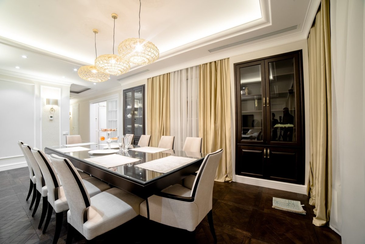 Молдинги в интерьере Неоклассика