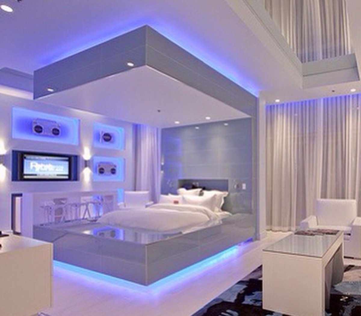 Розовая подсветка в комнату