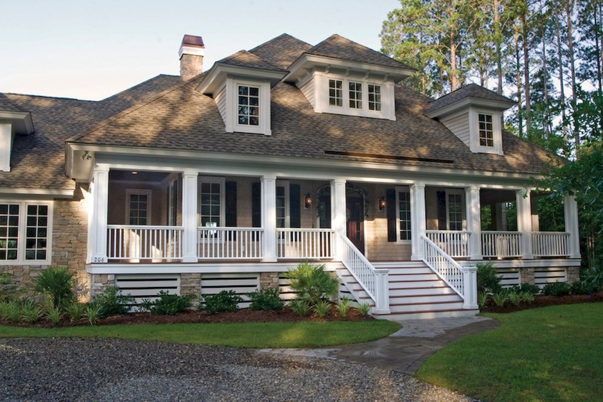 Американский дом с террасой в колониальном стиле