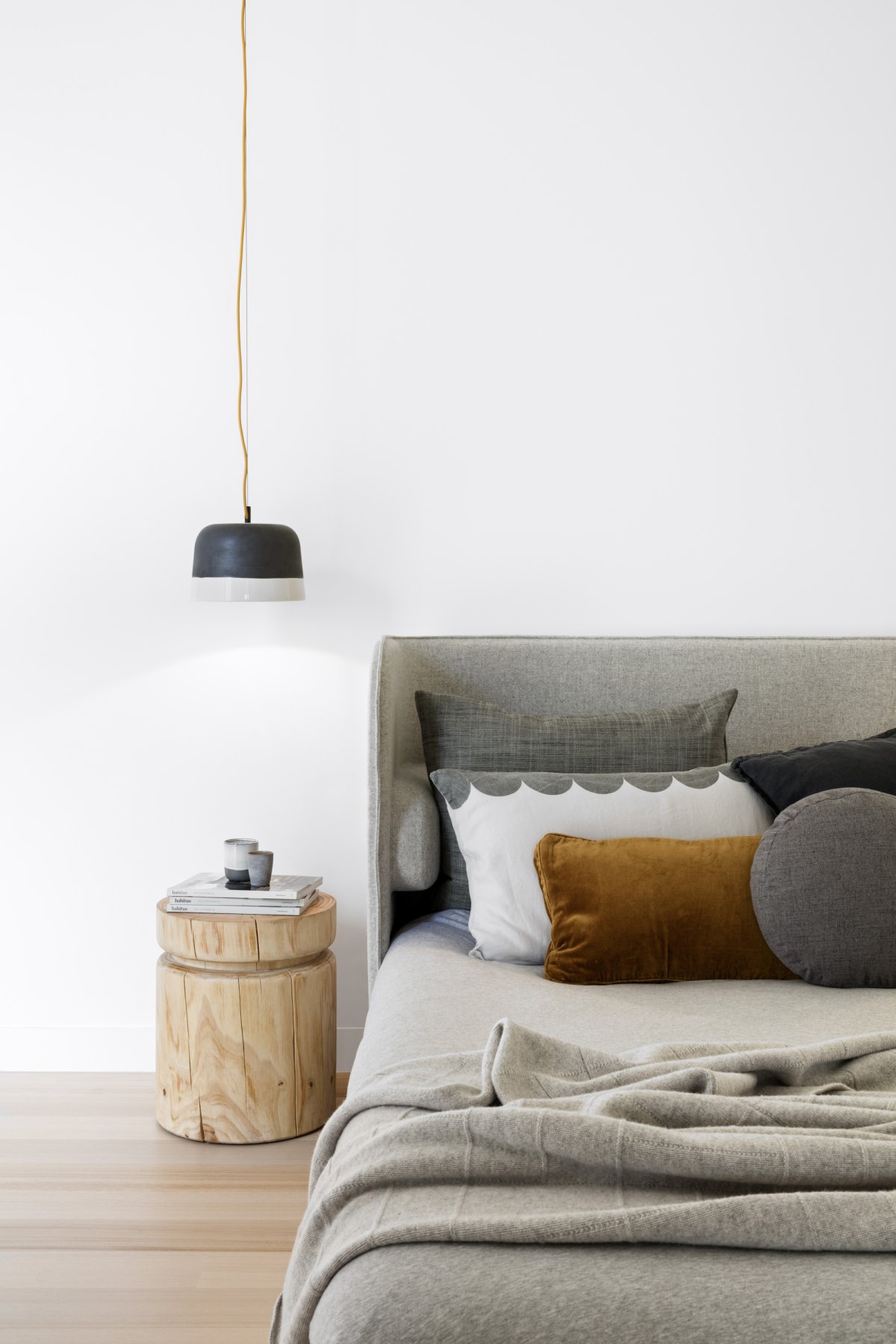 Фотообои над кроватью в изголовье