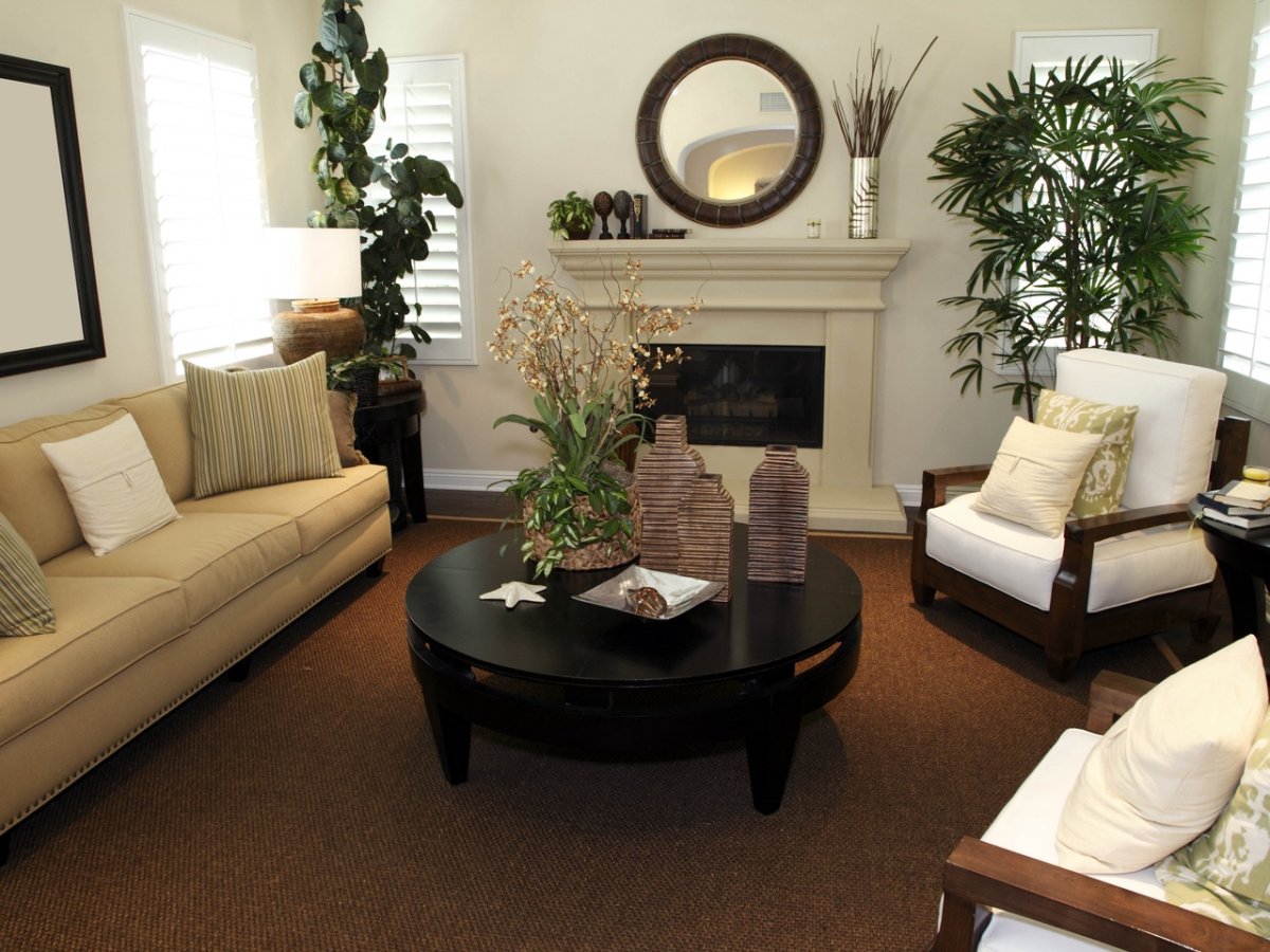 Цветы в интерьере гостиной