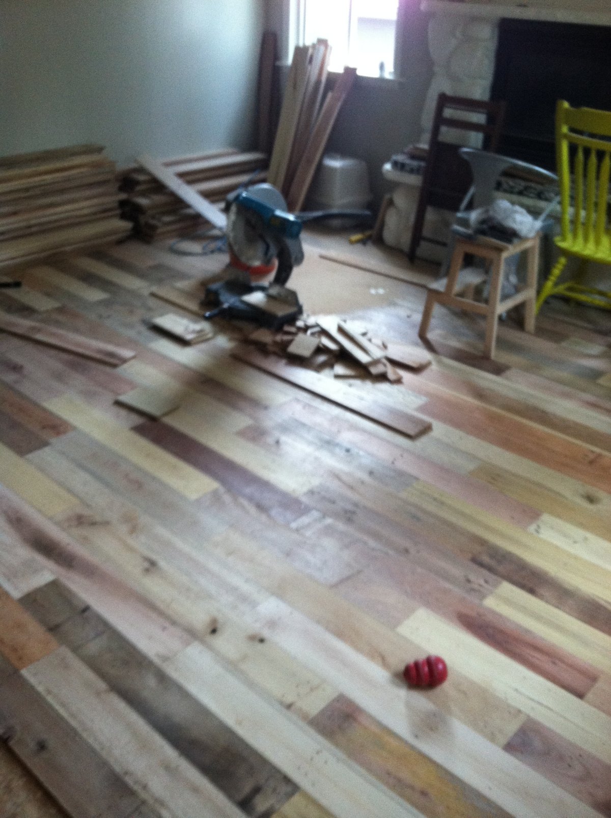 Пол из досок от поддонов