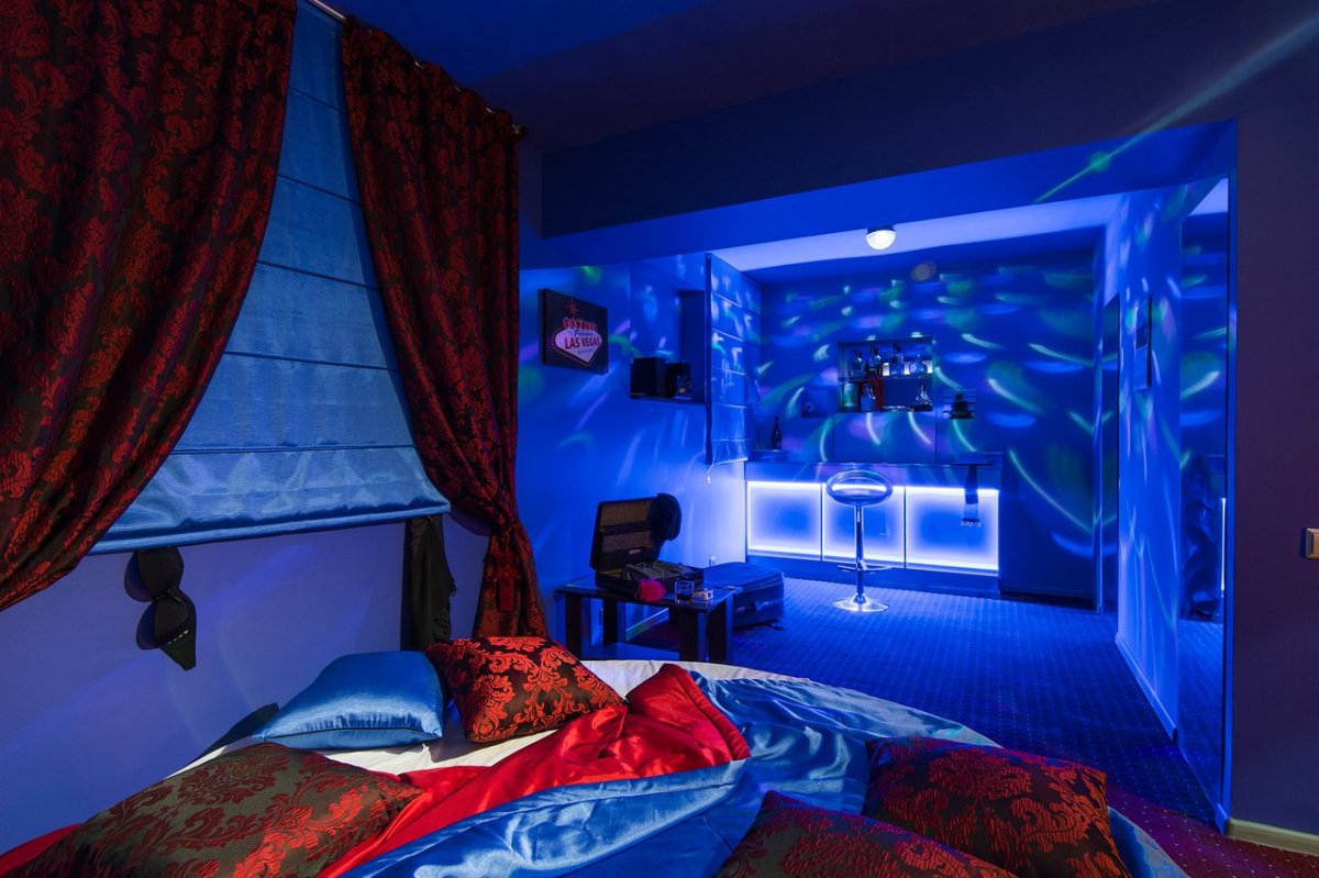 Комната неон