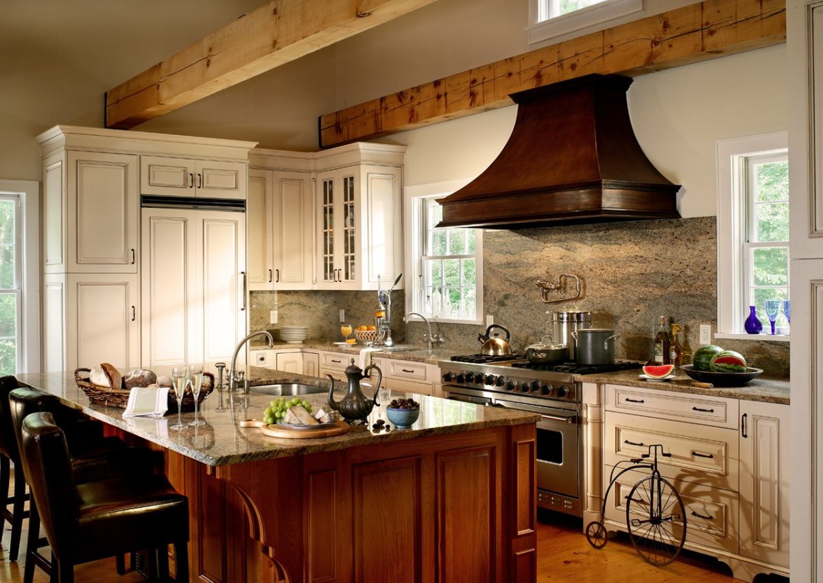 Вытяжка для кухни в стиле Кантри
