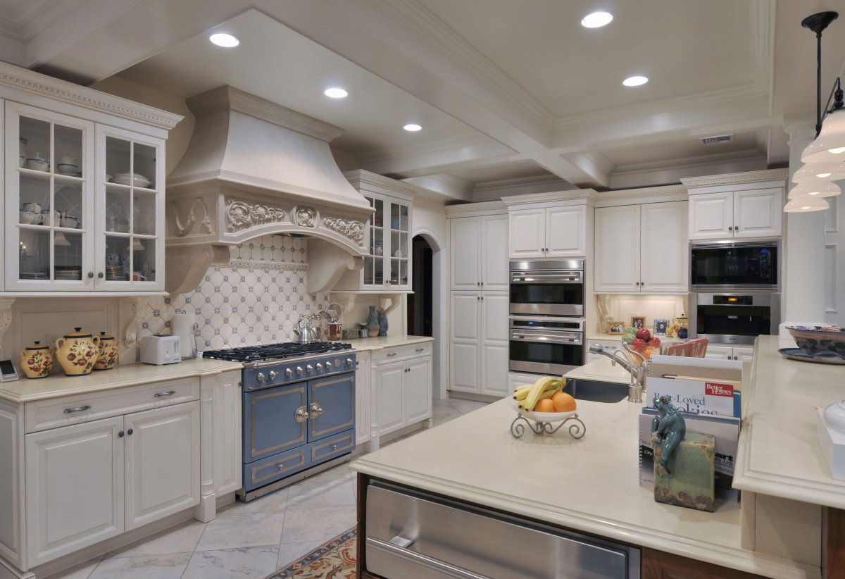 Вытяжка для кухни в стиле Прованс фото