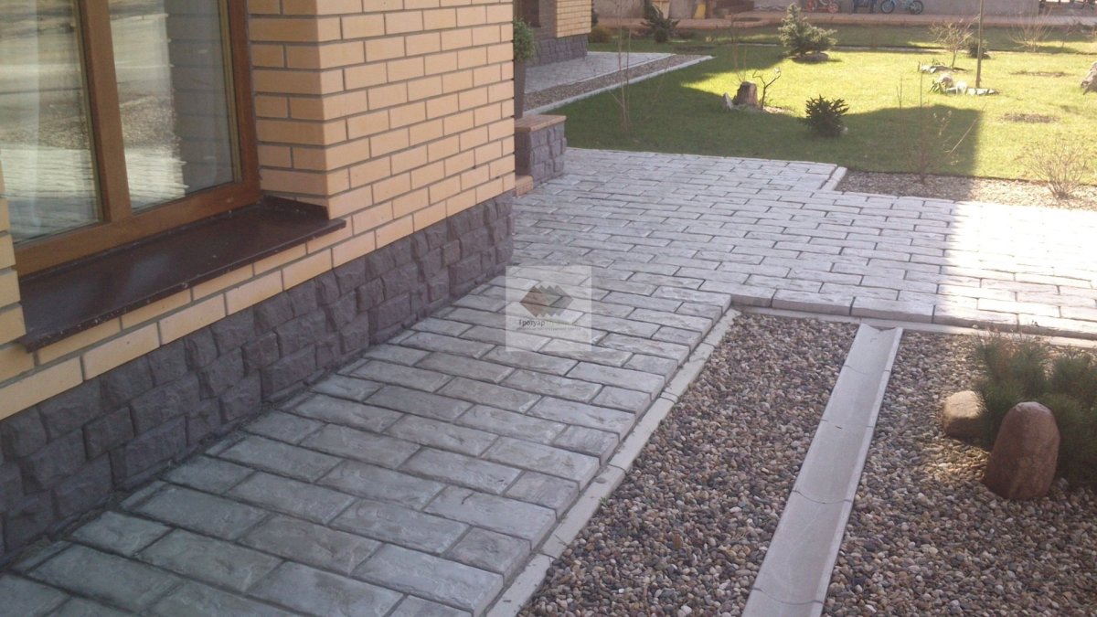 Отмостка брусчаткой кирпичиком