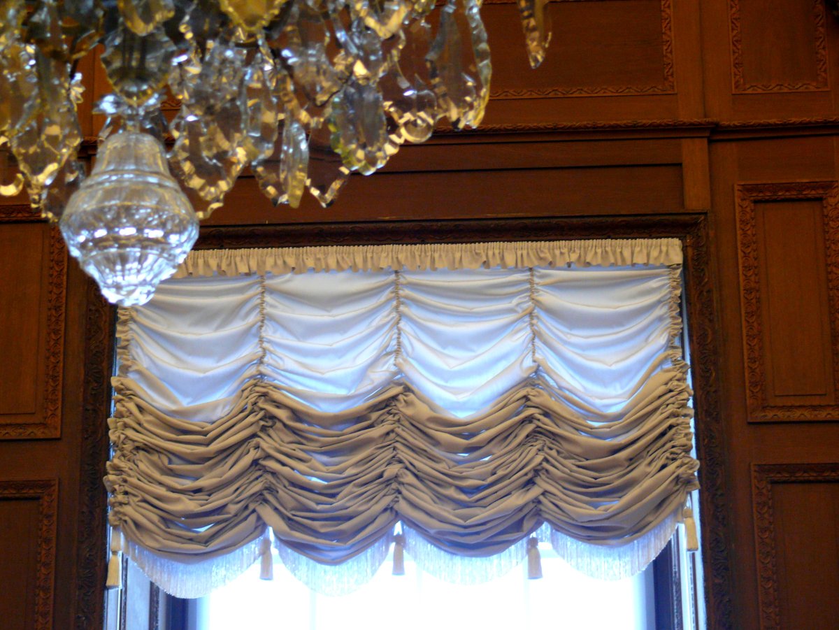 Французская штора со стеклярусом