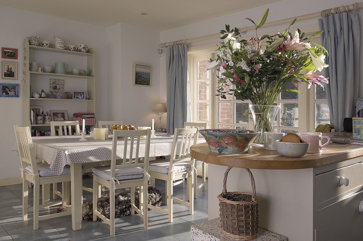 Гостиная столовая в стиле Прованс