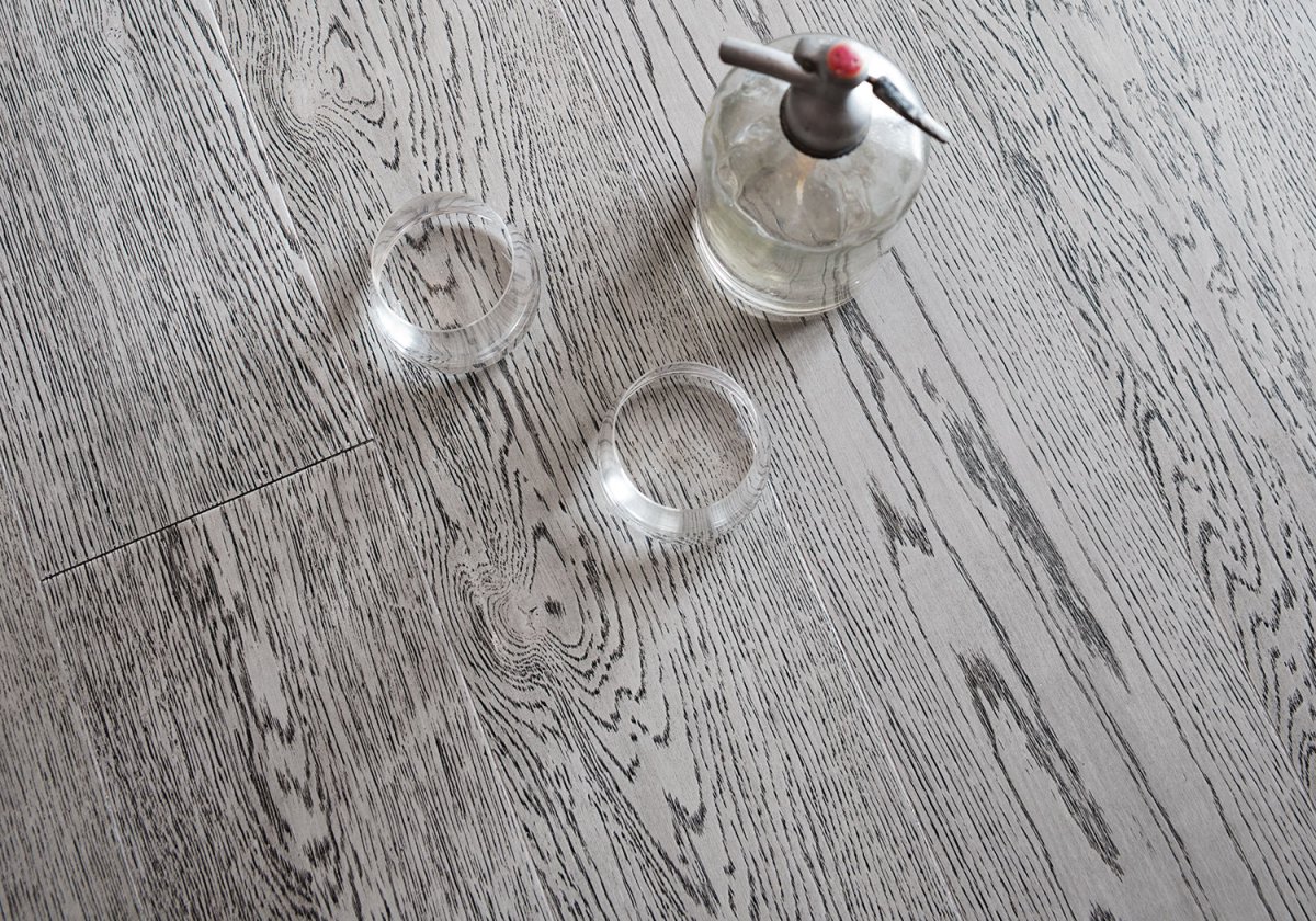 Ламинат серый с разводами