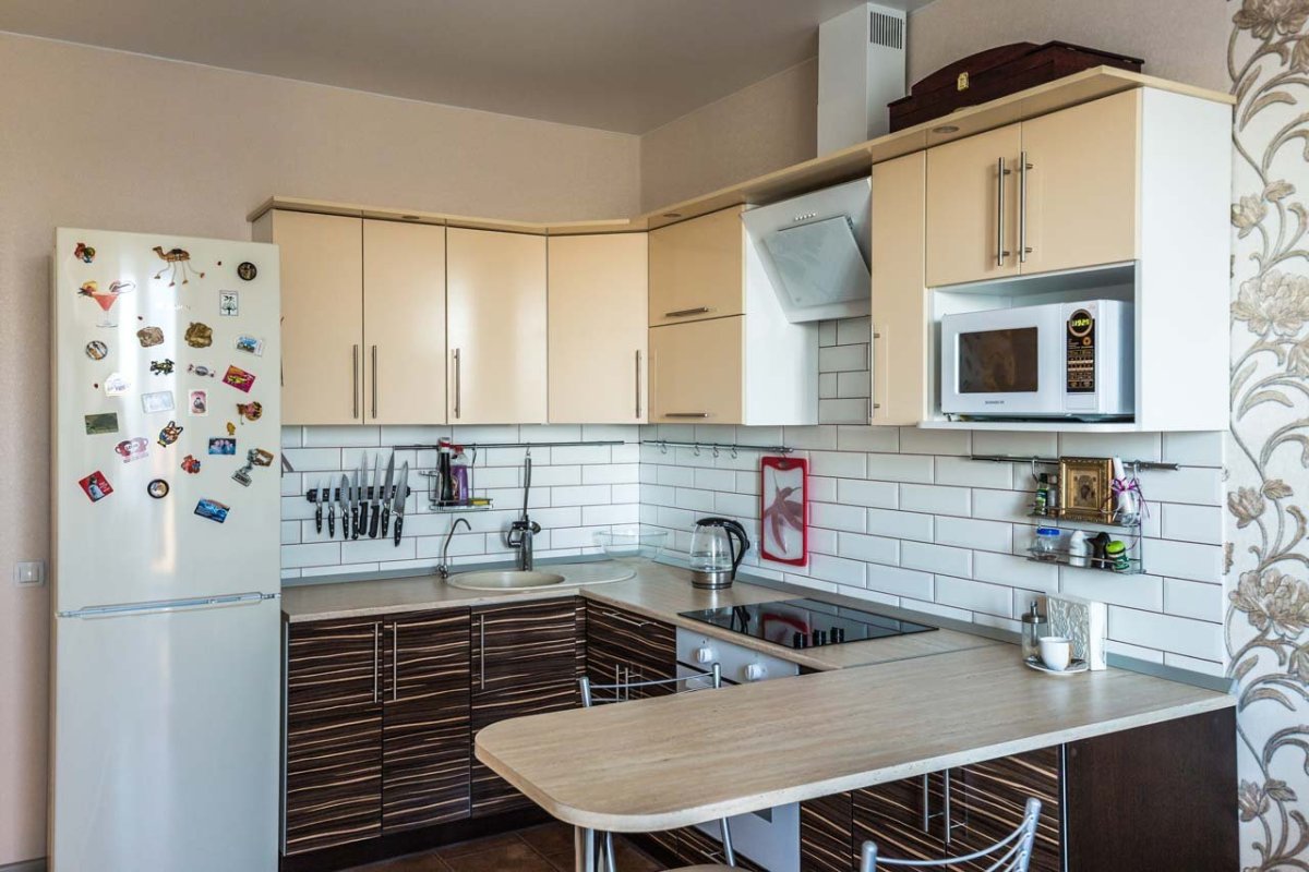 Угловая кухня в студии