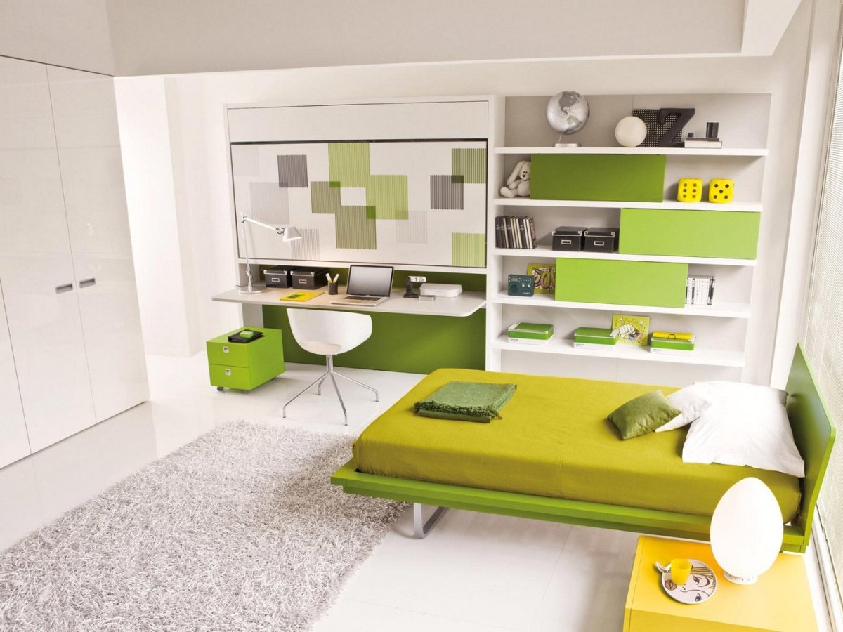 Квадратная комната в салатовом цвете