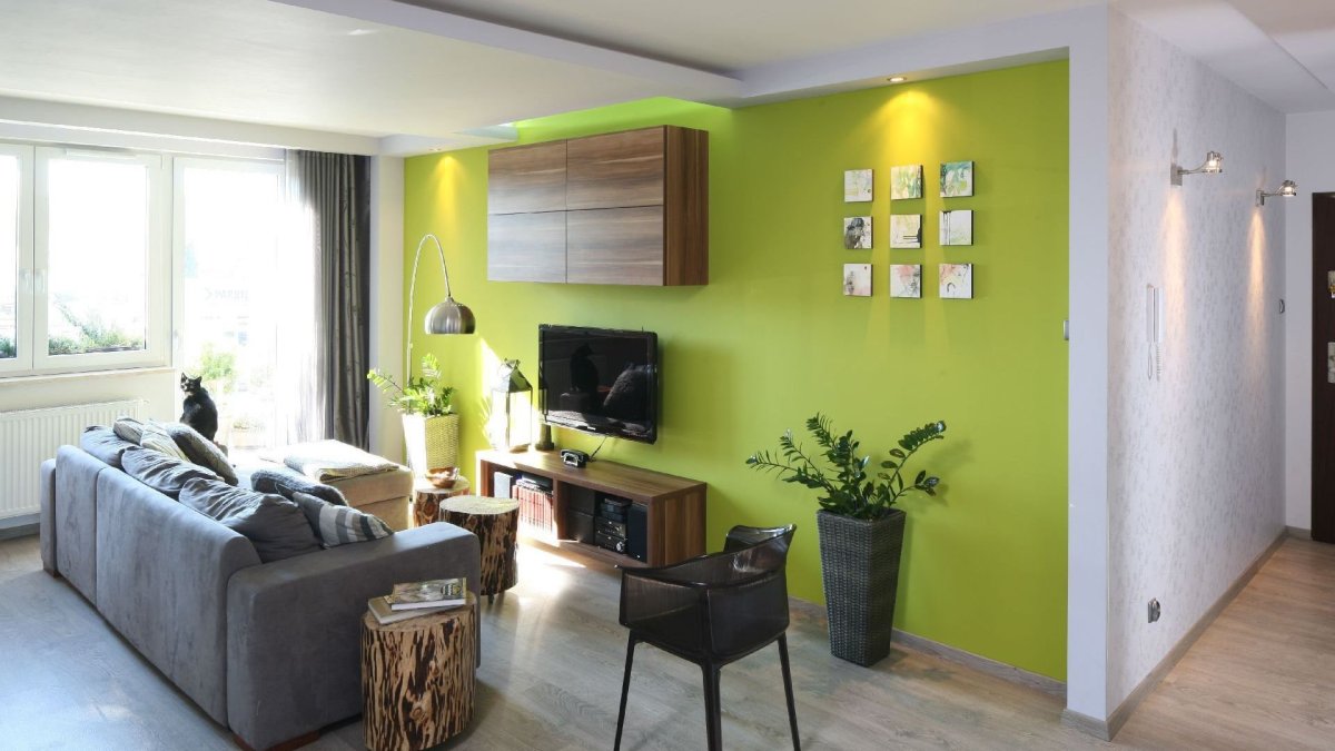 Белые двери в интерьере