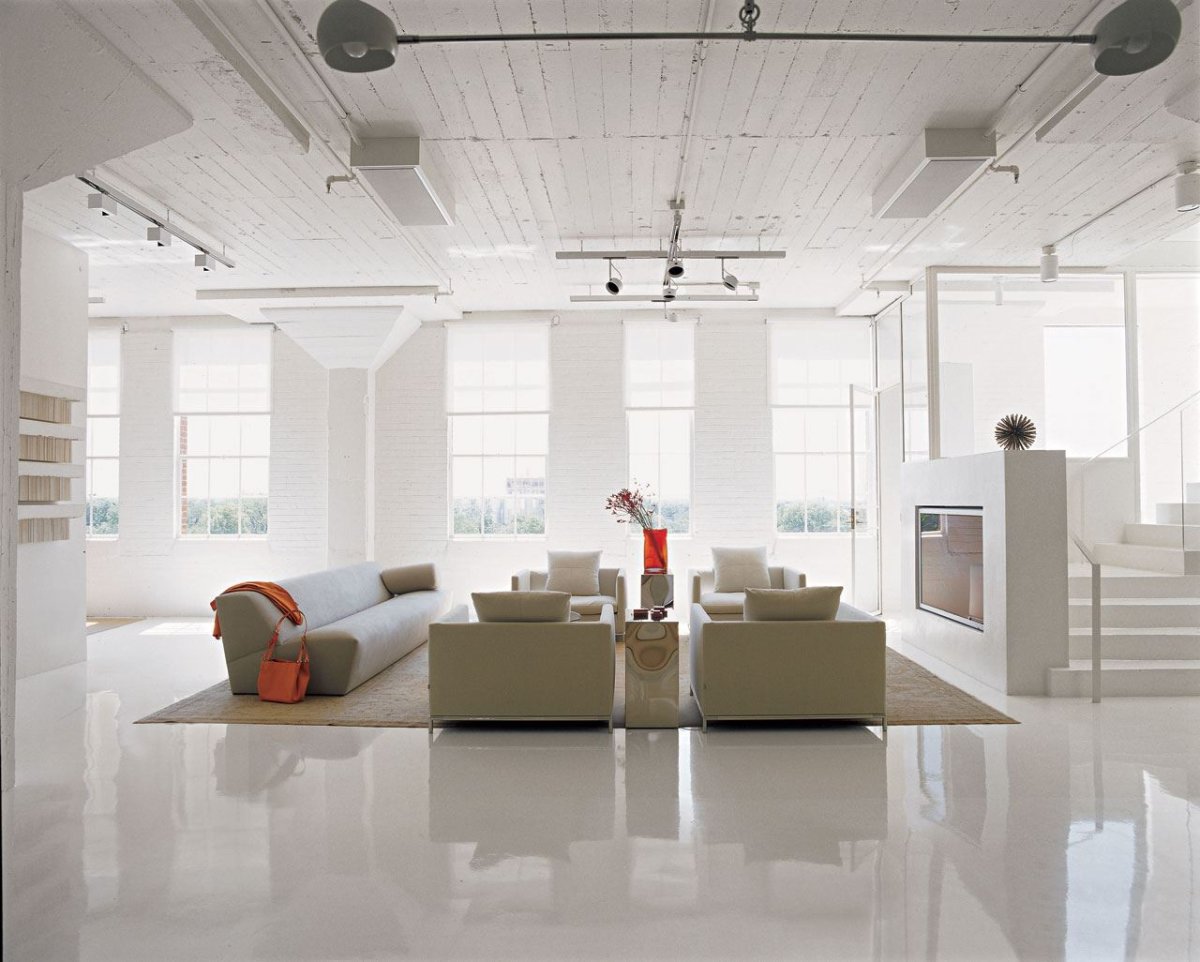 Черный глянцевый ламинат