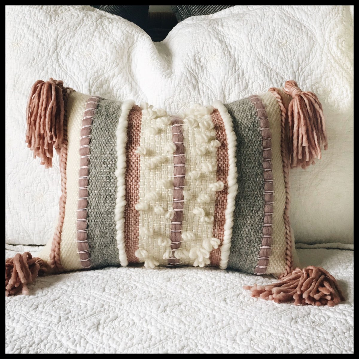 Тканые подушки декоративные