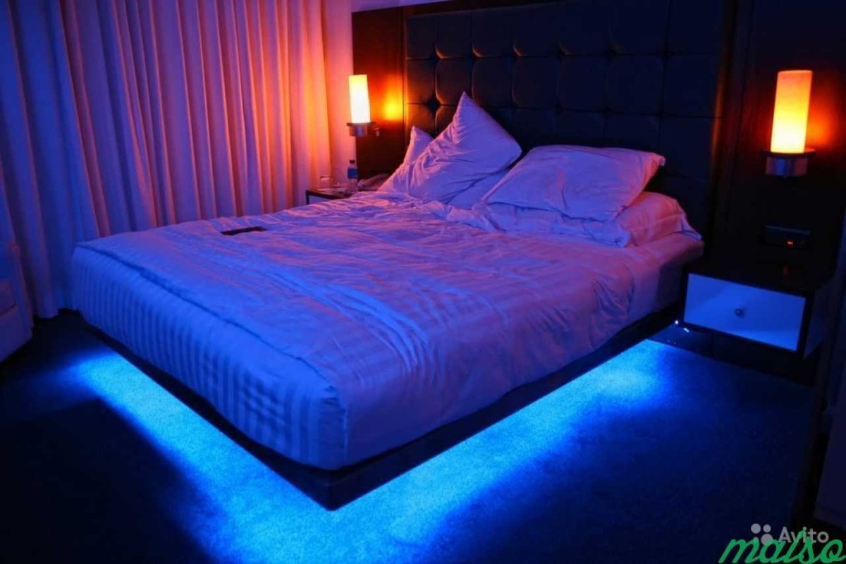 Кровать с неоновой подсветкой