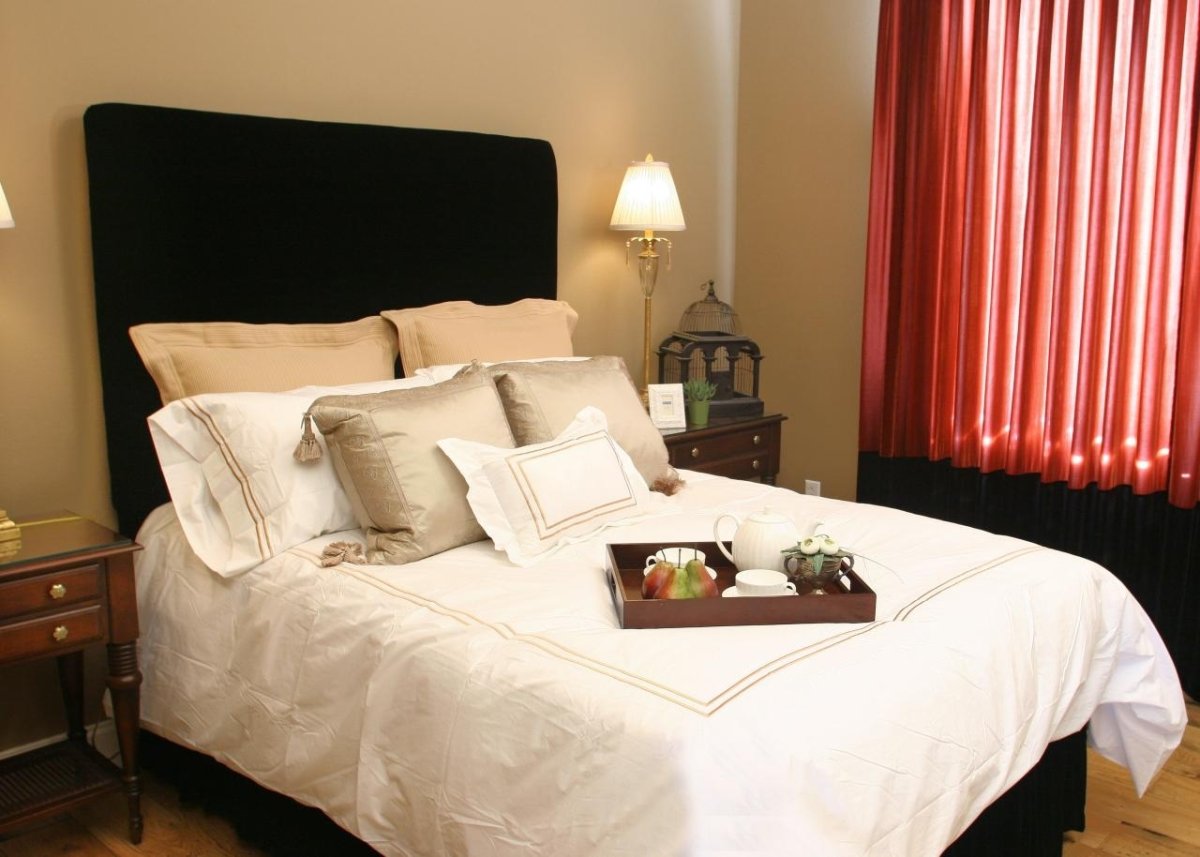 Желтый цвет в спальне по фен шуй