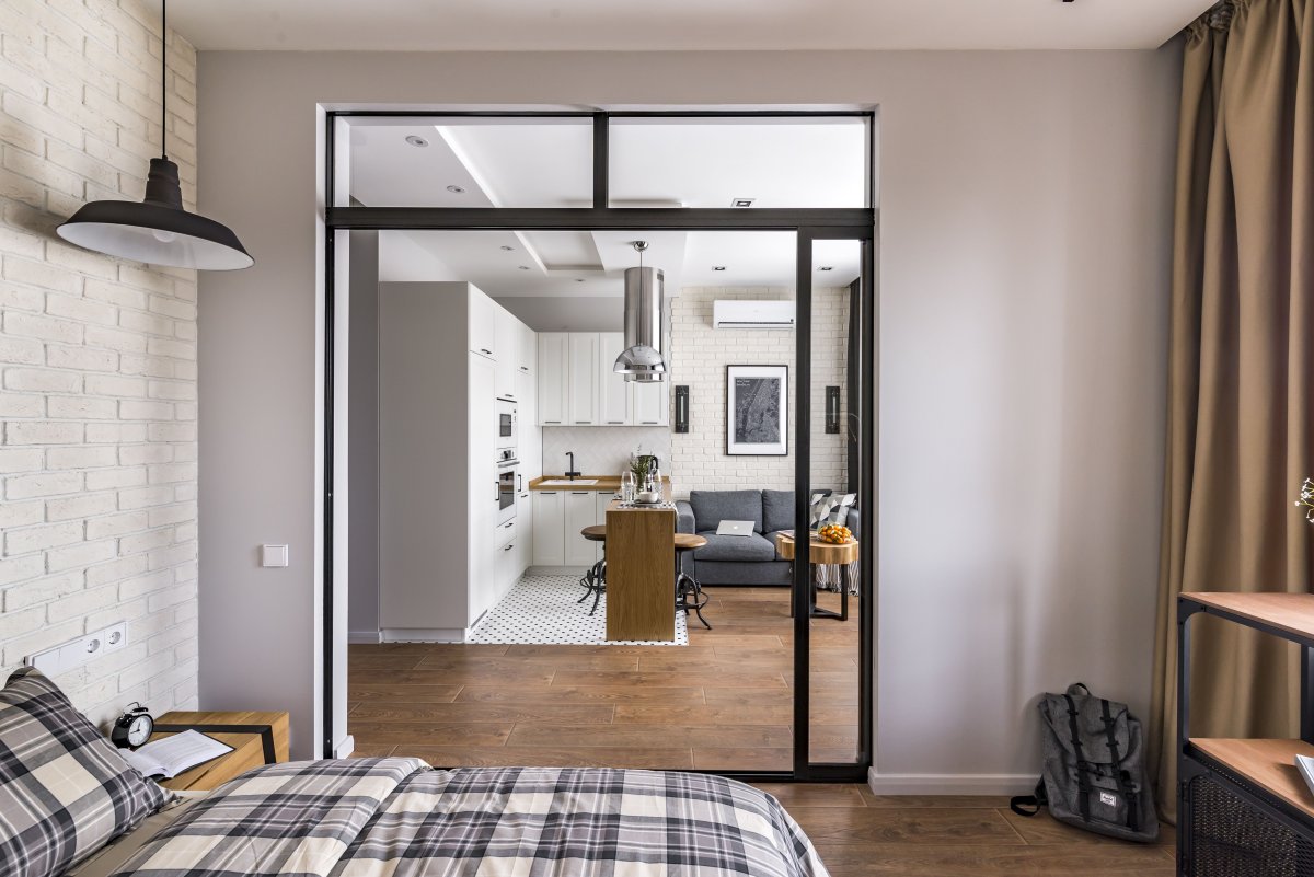 Стеклянные перегородки в маленькой квартире