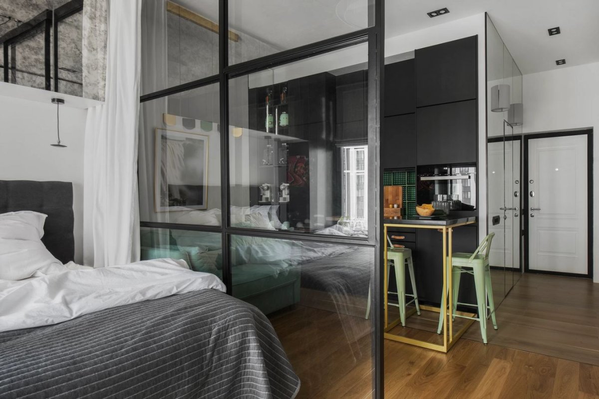 Стеклянная перегородка в спальне