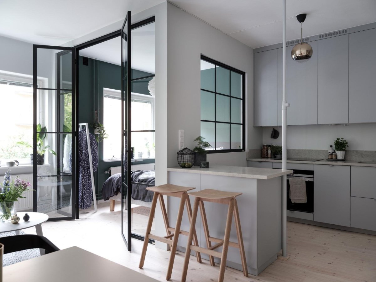 Стеклянная перегородка в студии